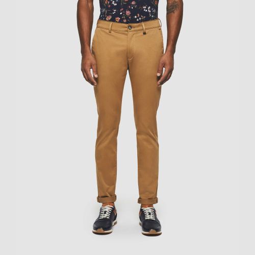vuja de ISAAC TECH CHINO PANTS IN TAN Khaki Pants Chino Izac ISAAC