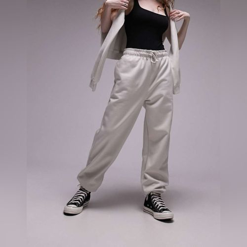 Jogging basique gris resserré aux sales chevilles